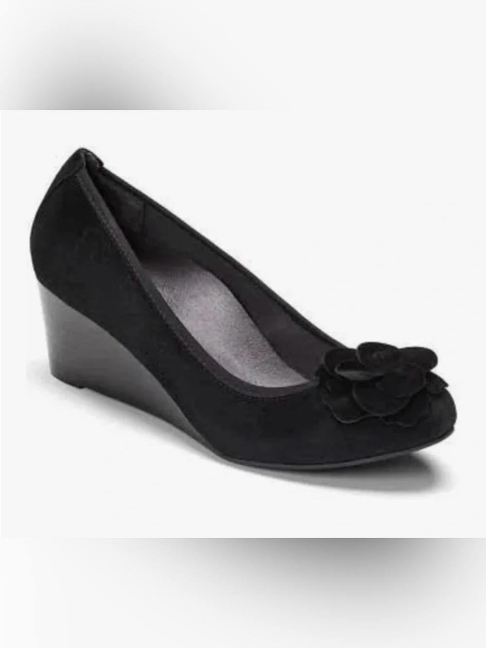 NWOB Vionic Hayes Black Suede Wedge pumps